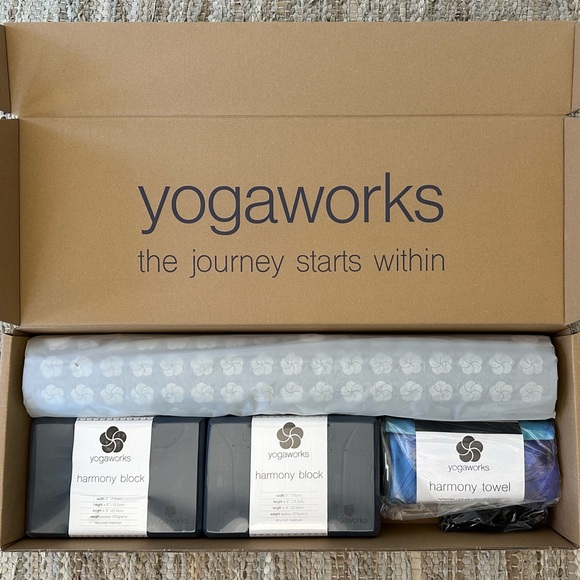 BNIB YogaWorks Mat Yoga Blocks Strap & Towel in midnight blue - Picture 2 of 2